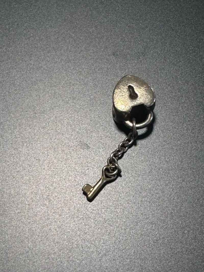 dije candado y llave en oro Pandora - 5