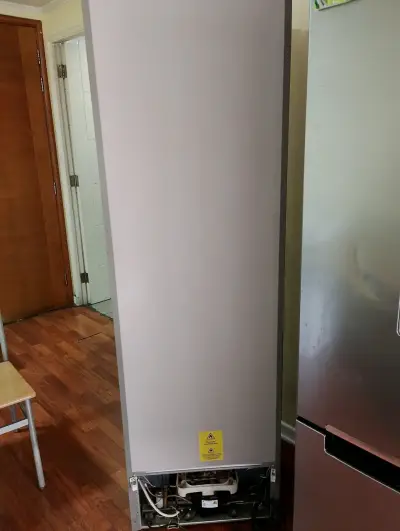 Frigidaire o Nevera seminuevo Libero conversable - miniatura 1