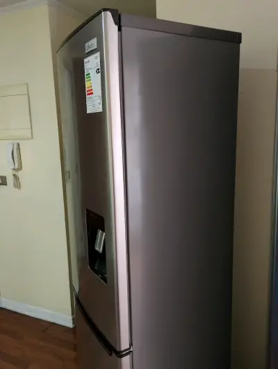 Frigidaire o Nevera seminuevo Libero conversable - miniatura 2