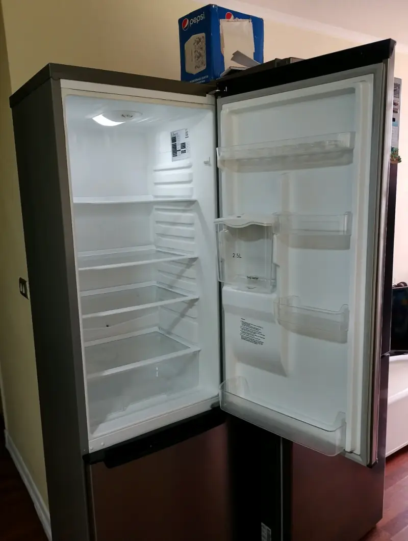 Frigidaire o Nevera seminuevo Libero conversable - 4
