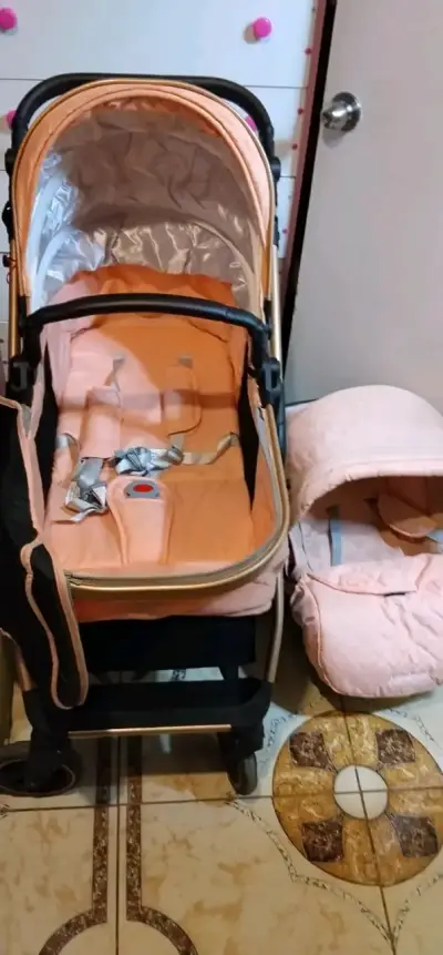 Coche de bebé con silla desmontable - miniatura 2