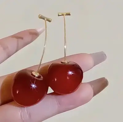 Aros colgantes de cereza roja baño en oro 18k - miniatura 2