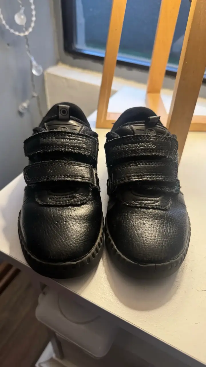 Zapatillas negras con velcro n•28 - 1