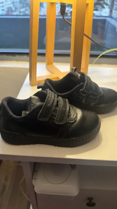 Zapatillas negras con velcro n•28 - miniatura 2
