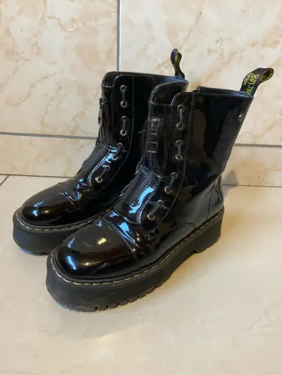 Botas negras de charol con plataforma - miniatura 1