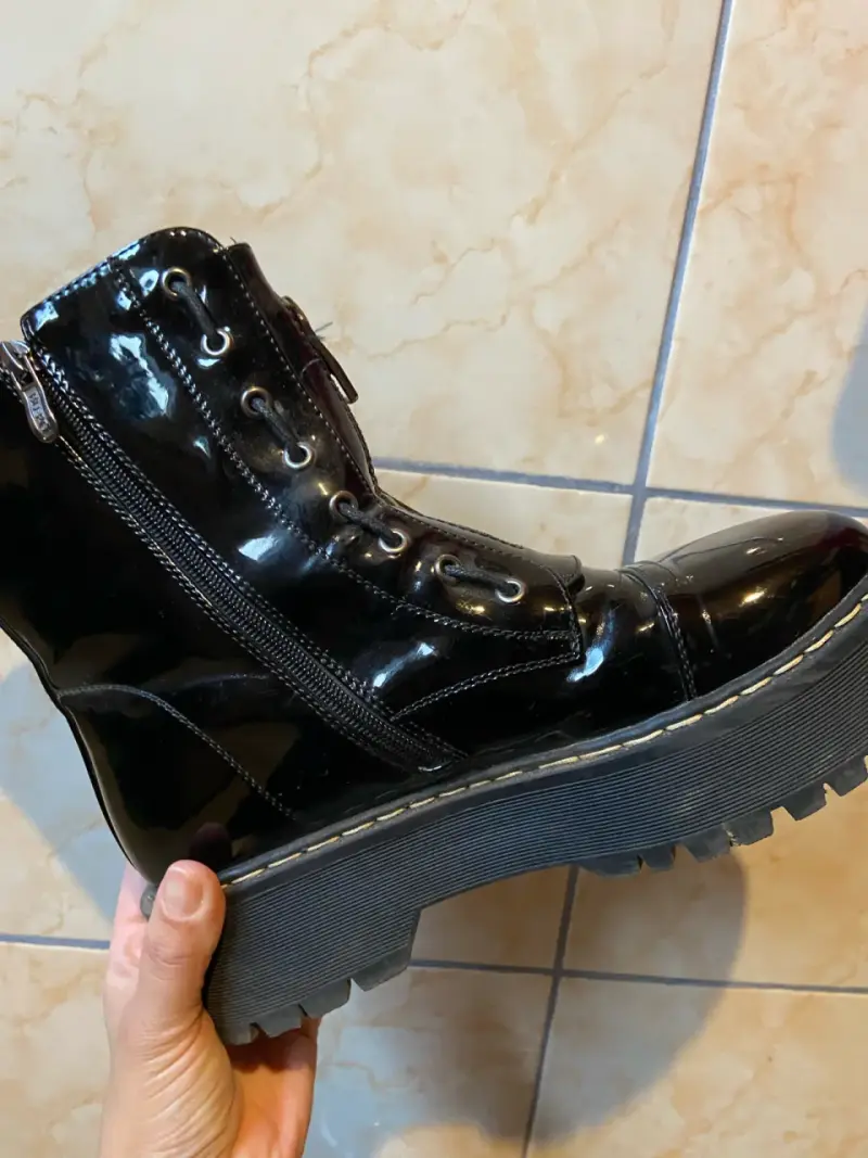 Botas negras de charol con plataforma - 2
