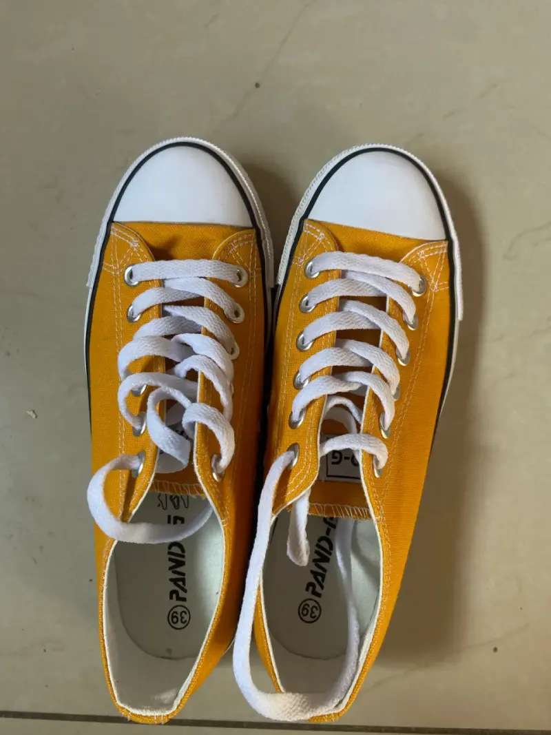 Zapatillas amarillas de lona estilo casual - 2