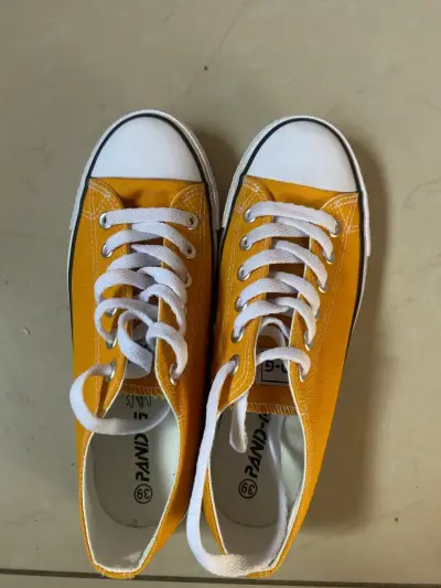 Zapatillas amarillas de lona estilo casual - miniatura 2