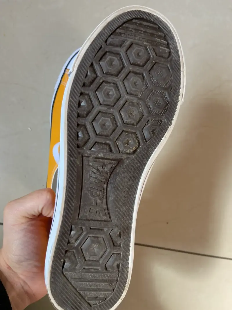 Zapatillas amarillas de lona estilo casual - 4