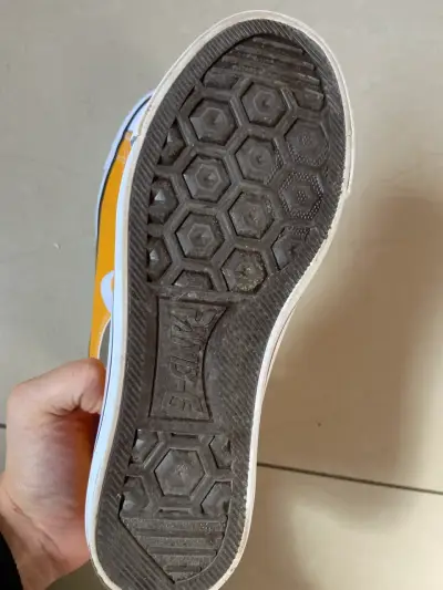 Zapatillas amarillas de lona estilo casual - miniatura 4