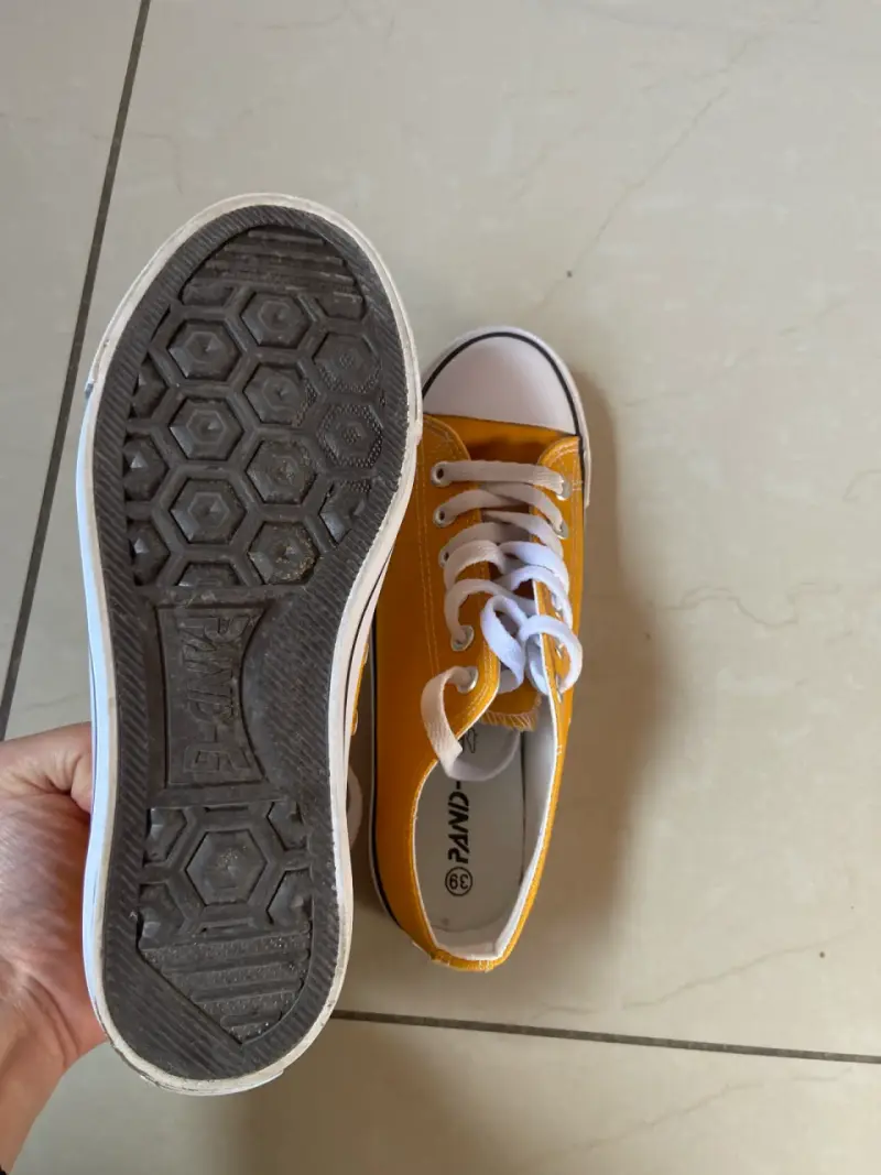 Zapatillas amarillas de lona estilo casual - 5