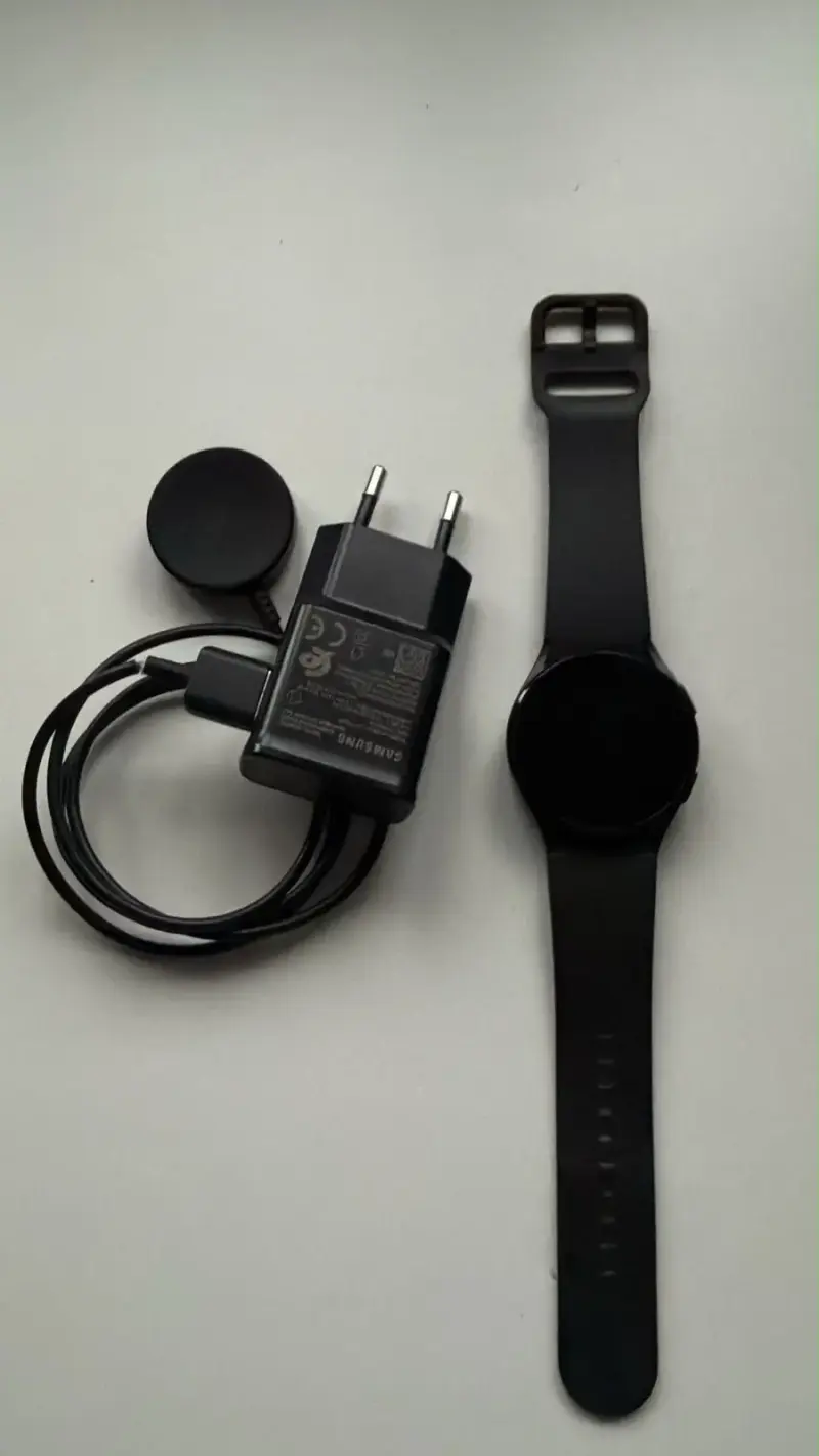 Reloj Samsung Watch 4 con cargador - 1