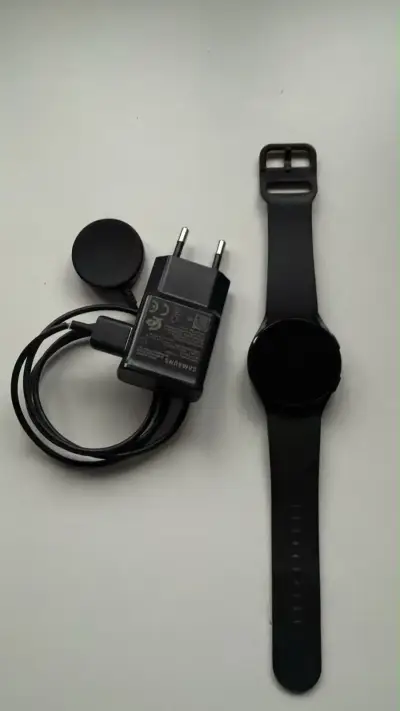 Reloj  Samsung Watch 4 con cargador - miniatura 1