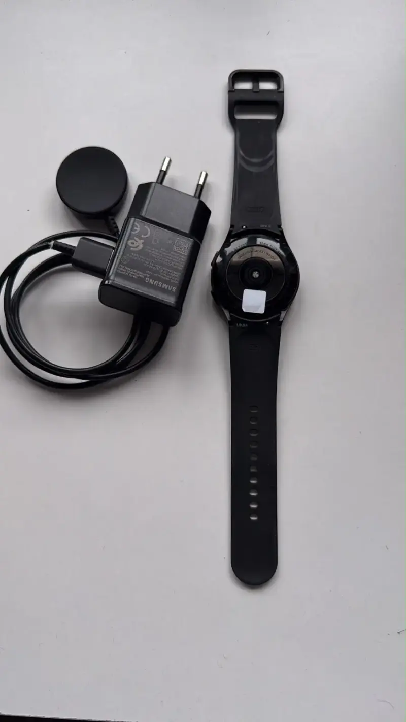 Reloj Samsung Watch 4 con cargador - 2