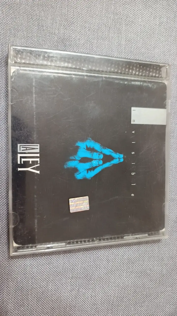 CD La Ley Invisible en buen estado - 1