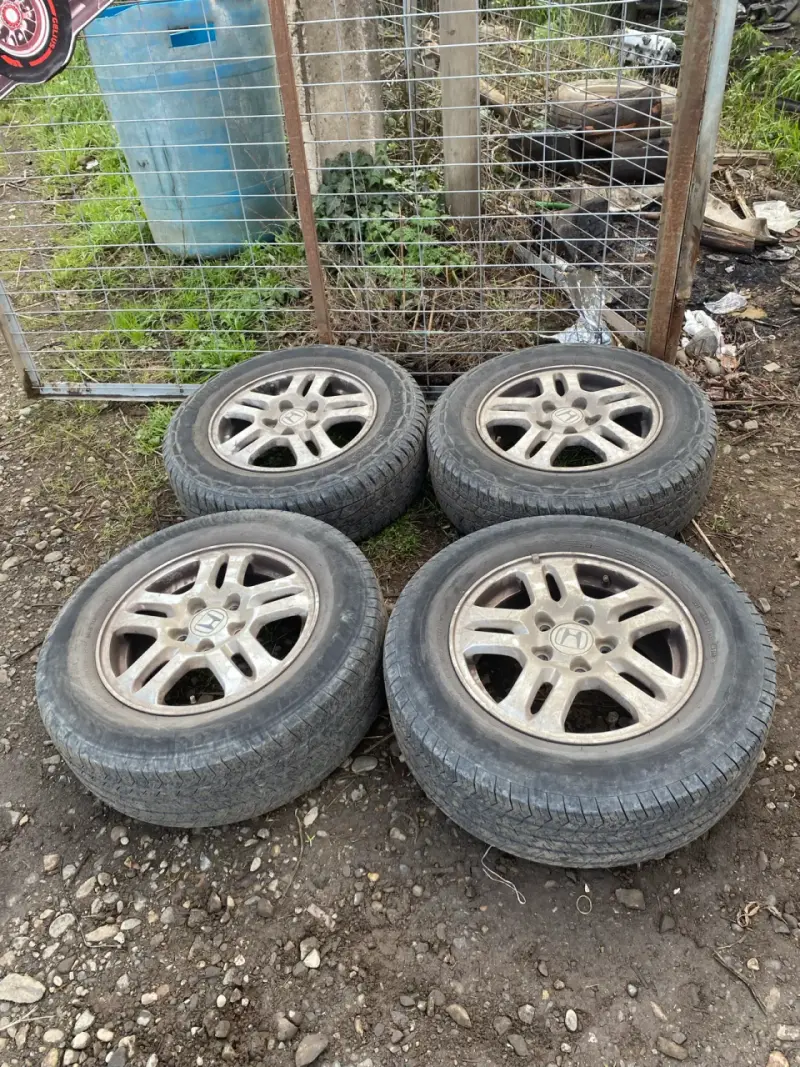 Juego de 4 llantas aro 15” 5x114 - 1
