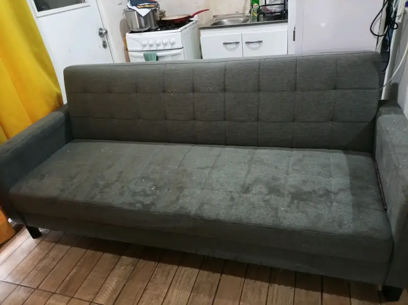 Sofá cama gris en buen estado - 1