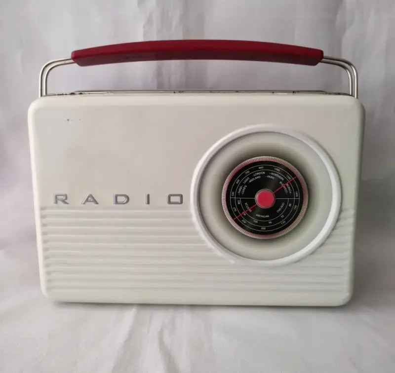Caja tipo Lonchera en forma radio vintage - 1