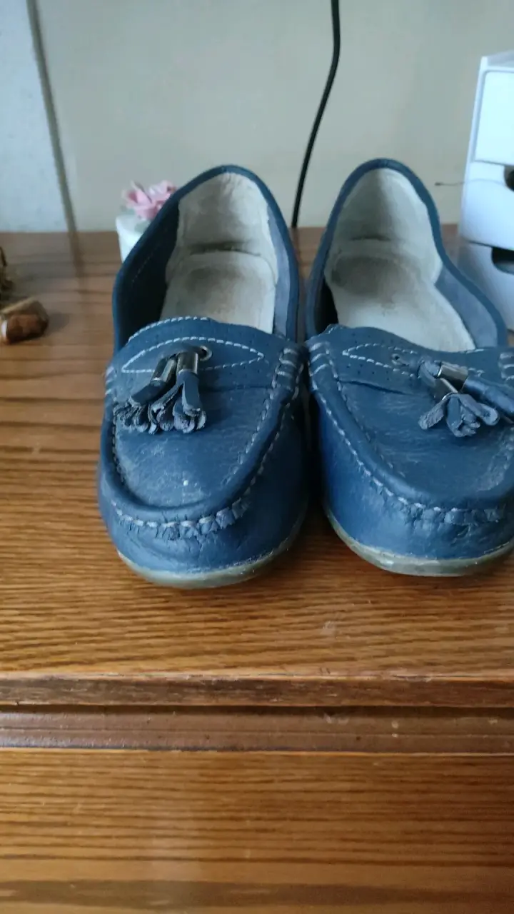 Mocasines de cuero azul con borlas