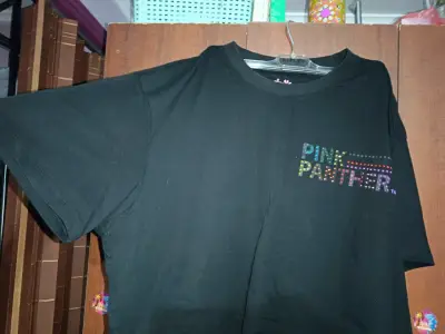 Polera negra Pink Panther con diseño brillante - miniatura 2