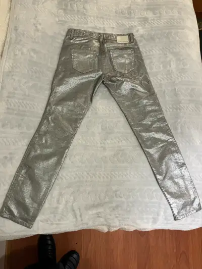 Pantalones plateados brillantes para mujer - miniatura 2