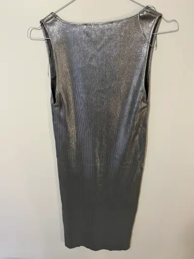 Vestido metálico plateado Zara sin mangas - miniatura 2