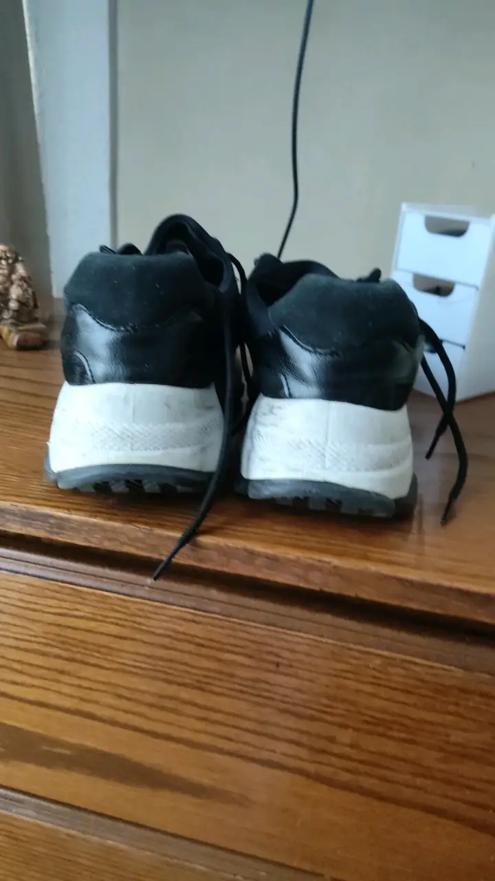 Zapatillas deportivas negras usadas - 2