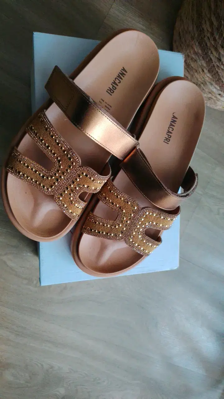 Sandalias Anacapri doradas con detalles brillantes - 1
