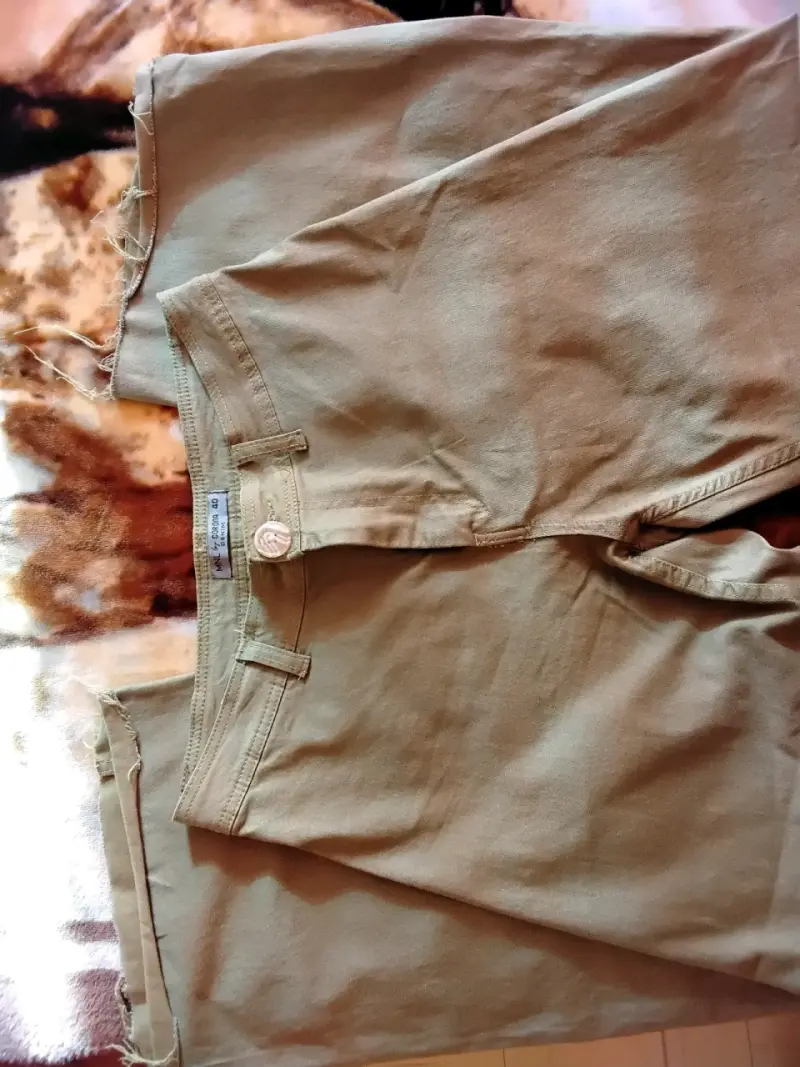 Pantalon de algodón verde militar con bolsillos - 2