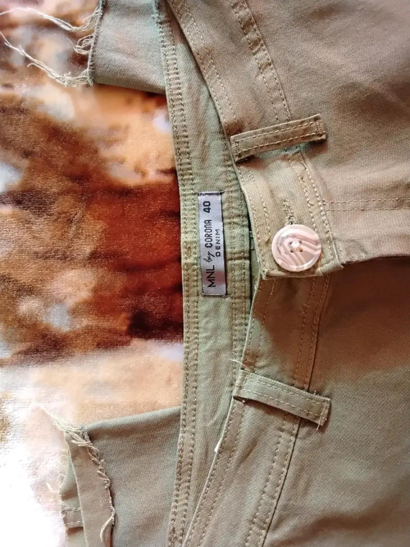 Pantalon de algodón verde militar con bolsillos - 3