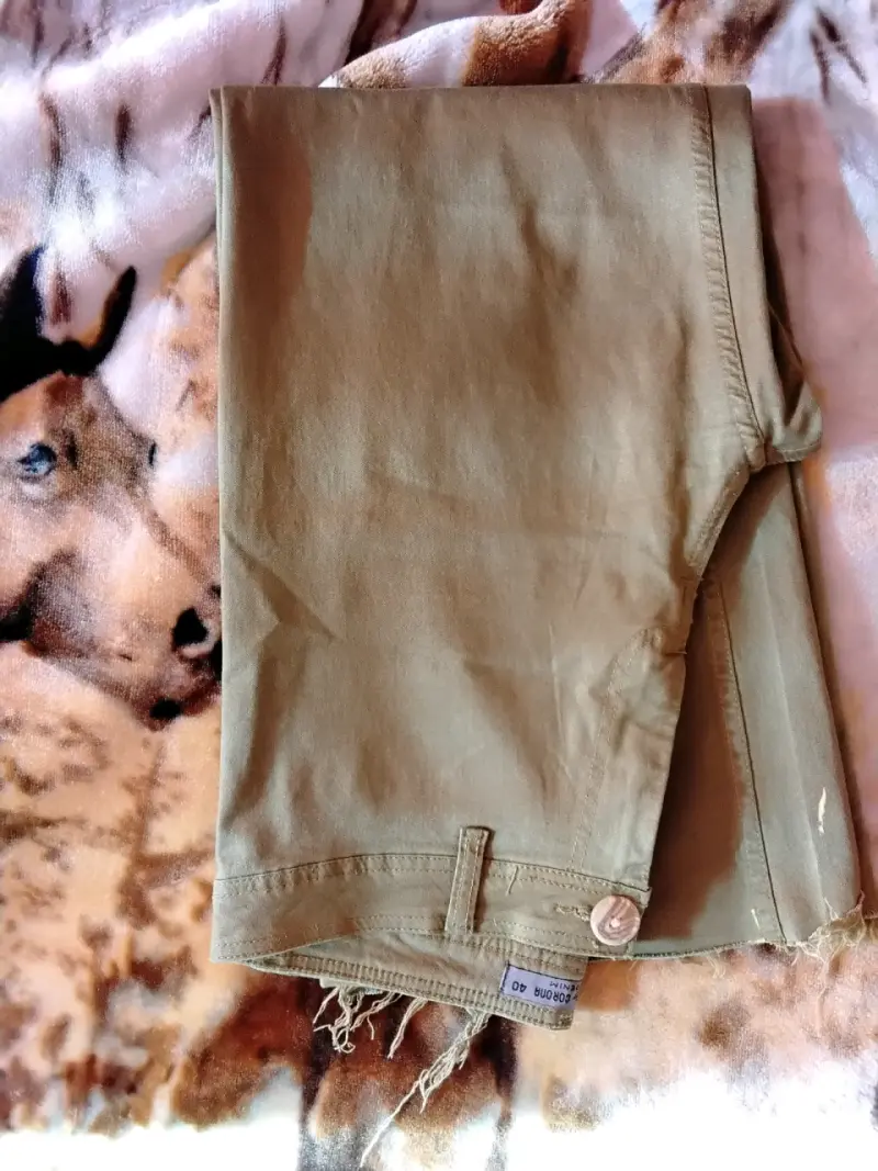 Pantalon de algodón verde militar con bolsillos - 4