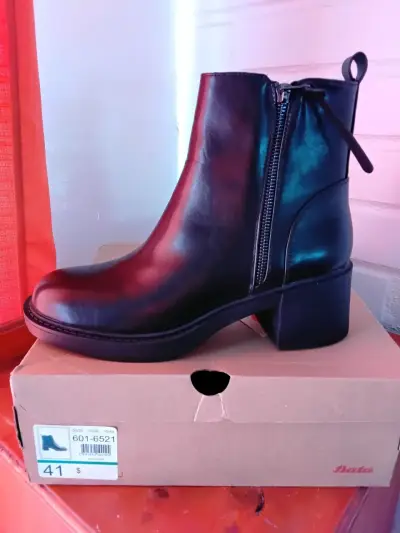 Botines de cuero negro Bata talla 41 - miniatura 1
