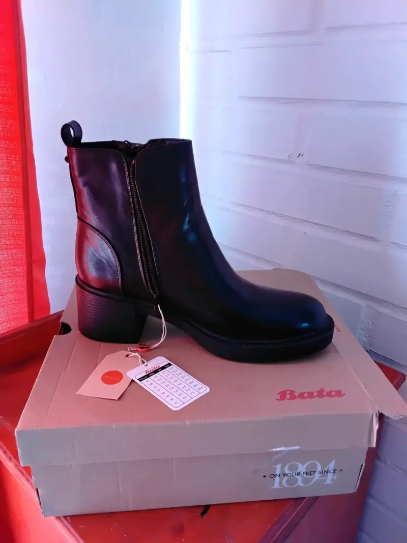 Botines de cuero negro Bata talla 41 - 2