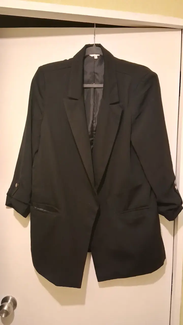 Blazer negro elegante para mujer - 1