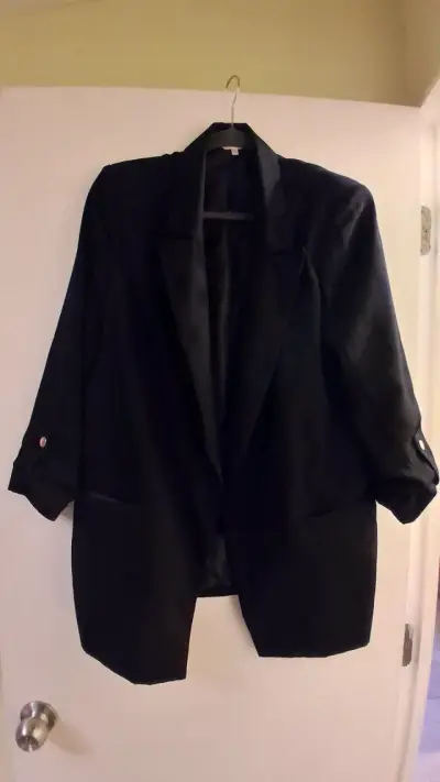 Blazer negro elegante para mujer - miniatura 2