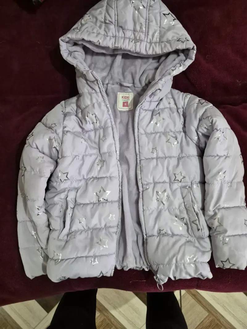Chaqueta infantil con capucha y estrellas - 1