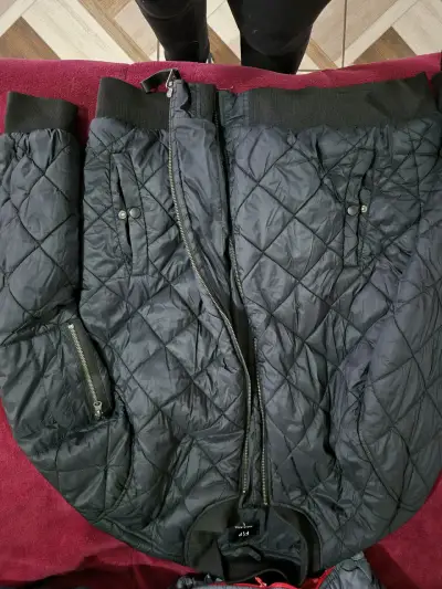 Chaqueta infantil con capucha y estrellas - miniatura 4