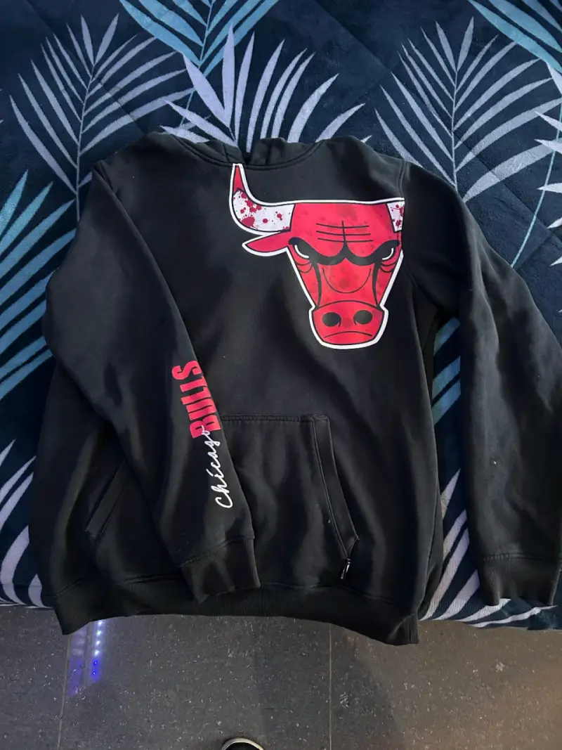 Polerón Chicago Bulls negro con logo