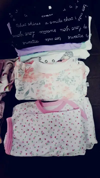 Lote de ropa de bebé niña en tonos rosados - miniatura 2