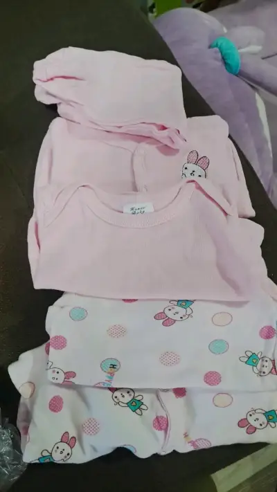 Lote de ropa de bebé niña en tonos rosados - miniatura 3