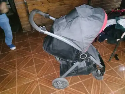 Coche de bebé plegable negro y rojo - miniatura 3