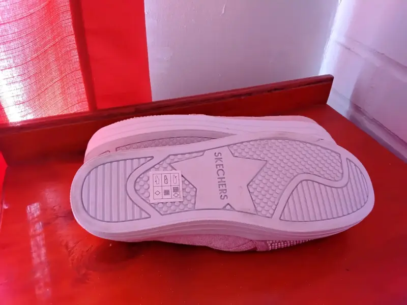 Zapatillas Skechers rosadas con brillantes - 2