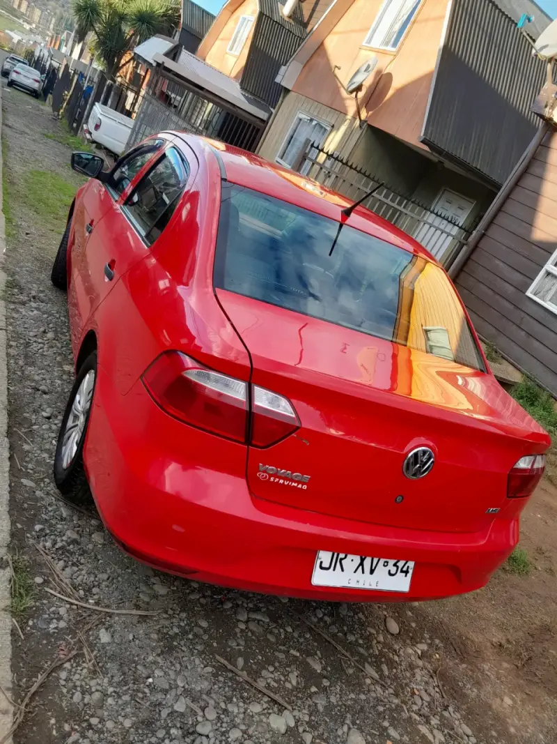Volkswagen Gol 2017 rojo en buen estado - 4