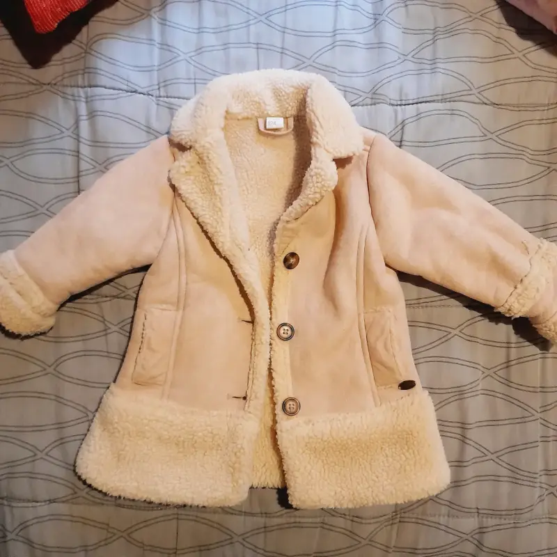 Abrigo infantil de piel sintética beige - 1