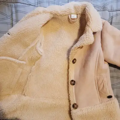 Abrigo infantil de piel sintética beige - miniatura 2