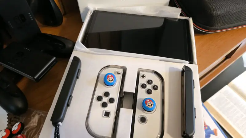 Consola Nintendo Switch con Joy-Con personalizados - 1