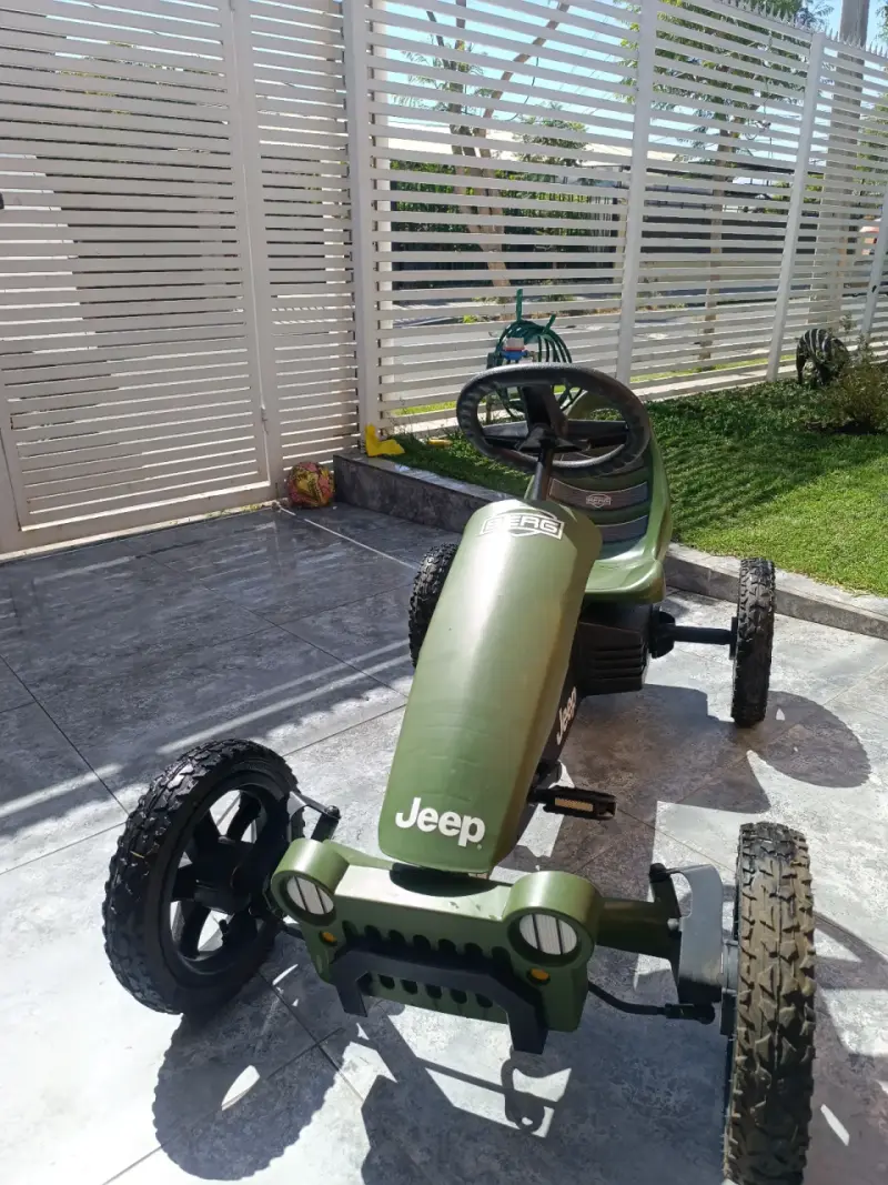 Kart a pedales Jeep verde para niños - 1