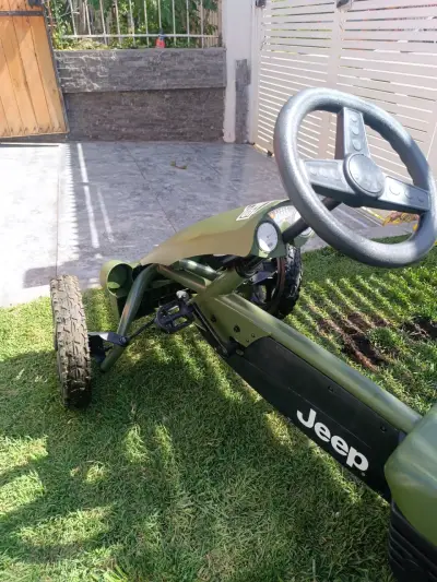 Kart a pedales Jeep verde para niños - miniatura 3