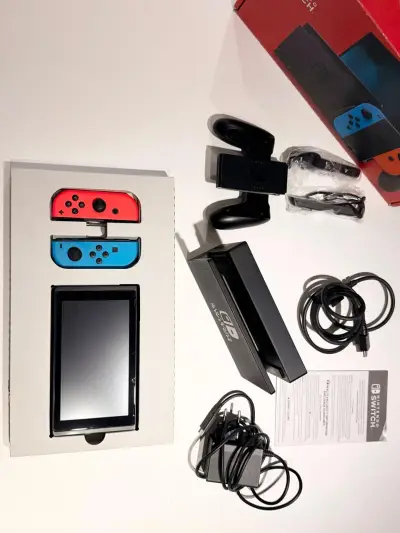 Consola Nintendo Switch con Joy-Con rojo y azul - miniatura 4