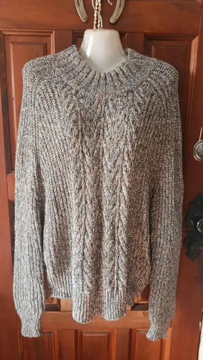 Suéter de lana beige suave para mujer - miniatura 12